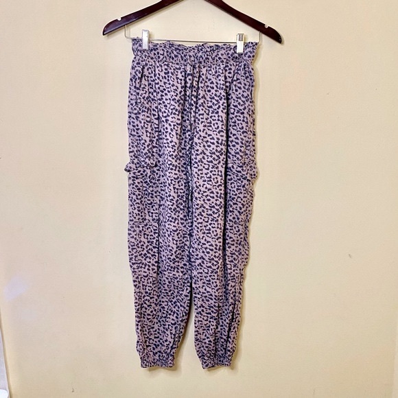 Aerie Pants Leopard Animal Print Cargo Casual Comfy Lightweight Jogger Size XS - Picture 1 of 9